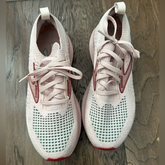 Women’s Brooks Levitate Stealthfit six size 7 pink and red - Picture 2 of 13